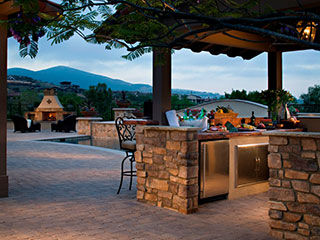 Outdoor Kitchens & Firepits